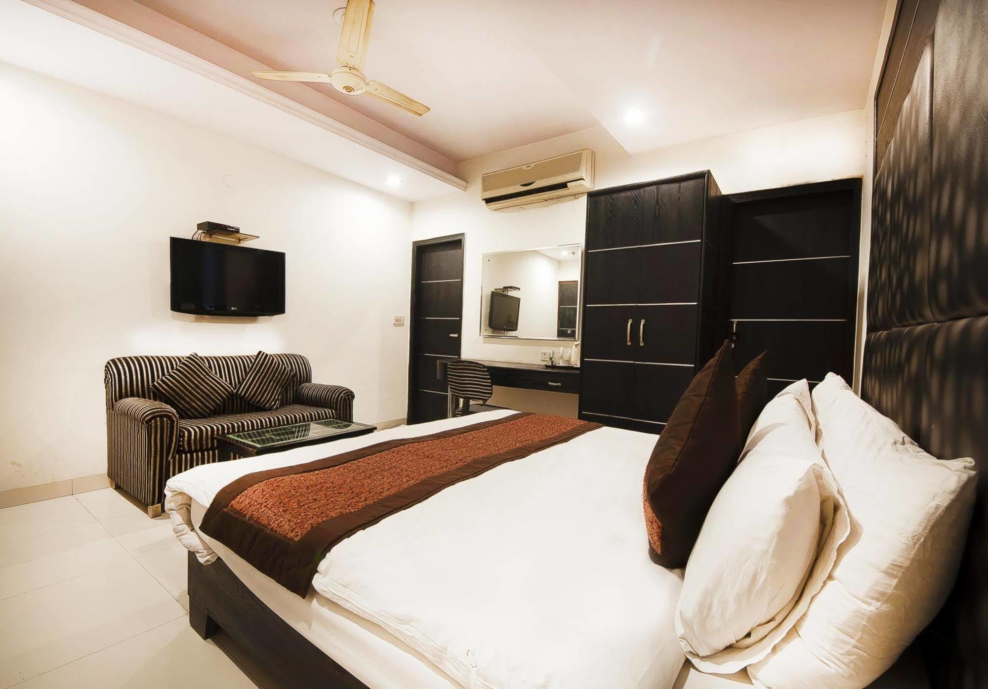 Hotel Treebo Mehar Castle Delhi  Exterior foto